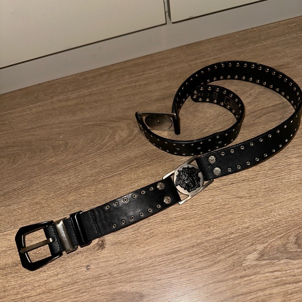 Gianni Versace Vintage Medusa Black Leather Belt with Silver Accents size 30 - Picture 2 of 13